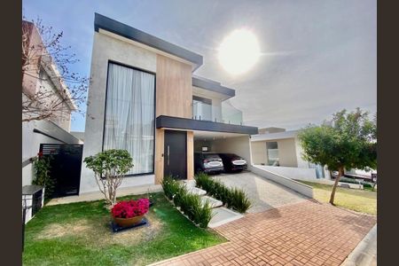 Casa de condomínio à venda com 255m², 3 quartos e 4 vagas