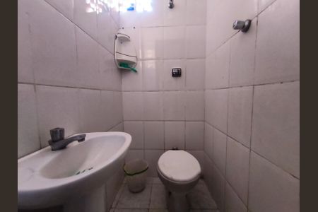 Banheiro de kitnet/studio para alugar com 1 quarto, 28m² em Liberdade, São Paulo