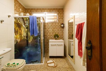 Casa à venda com 240m², 3 quartos e 6 vagasBanheiro social