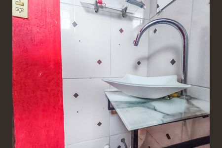 Banheiro de kitnet/studio para alugar com 1 quarto, 28m² em Liberdade, São Paulo