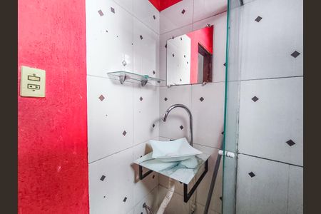 Banheiro de kitnet/studio para alugar com 1 quarto, 28m² em Liberdade, São Paulo