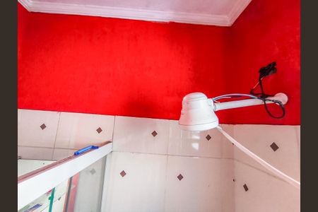 Banheiro de kitnet/studio para alugar com 1 quarto, 28m² em Liberdade, São Paulo