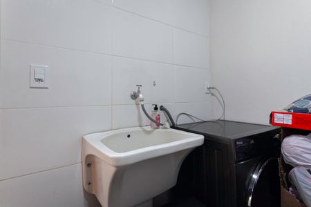 Casa de condomínio à venda com 130m², 3 quartos e 2 vagasÁrea de serviço