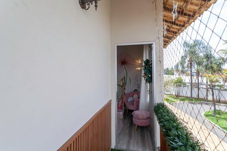 Casa de condomínio à venda com 130m², 3 quartos e 2 vagasVaranda do quarto 1
