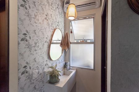 Casa de condomínio à venda com 130m², 3 quartos e 2 vagasLavabo