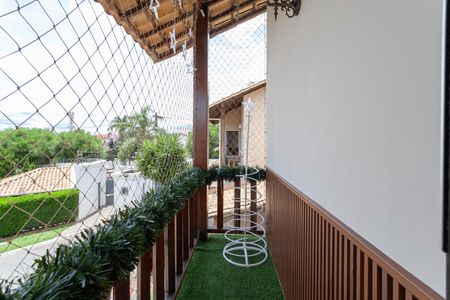 Casa de condomínio à venda com 130m², 3 quartos e 2 vagasVaranda do quarto 1