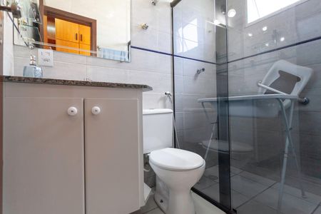 Casa de condomínio à venda com 130m², 3 quartos e 2 vagasBanheiro social