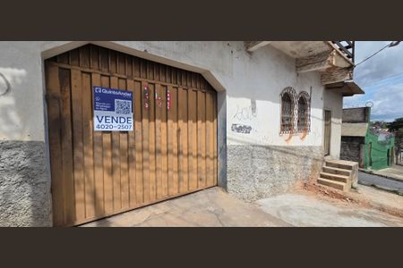 Casa à venda com 140m², 6 quartos e 2 vagasPlaquinha instalada