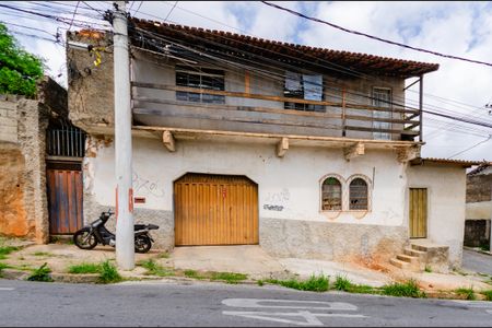 Casa à venda com 140m², 6 quartos e 2 vagasFachada