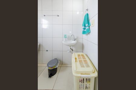 Casa à venda com 140m², 6 quartos e 2 vagasBanheiro