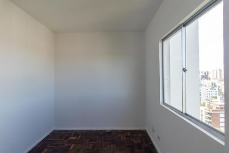 Quarto 2 de apartamento para alugar com 3 quartos, 60m² em Água Verde, Curitiba