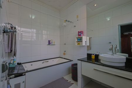 Apartamento à venda com 180m², 3 quartos e 1 vagaBanheiro da Suíte