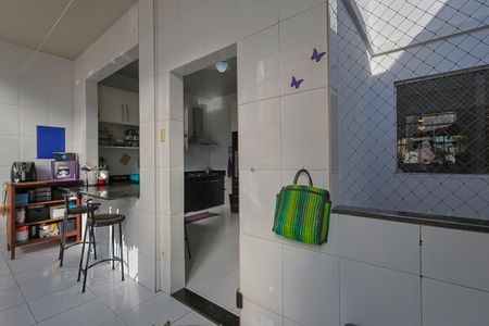 Apartamento à venda com 180m², 3 quartos e 1 vagaÁrea de Serviço