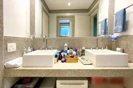 Apartamento à venda com 160m², 4 quartos e 2 vagasBanheiro