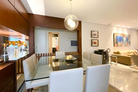 Apartamento à venda com 160m², 4 quartos e 2 vagasSala de Jantar