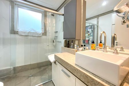 Apartamento à venda com 160m², 4 quartos e 2 vagasBanheiro da Suíte 1