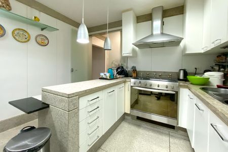 Apartamento à venda com 160m², 4 quartos e 2 vagasCozinha