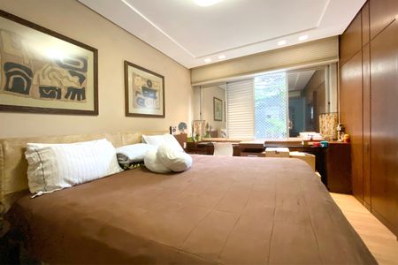 Apartamento à venda com 160m², 4 quartos e 2 vagasSuite 1