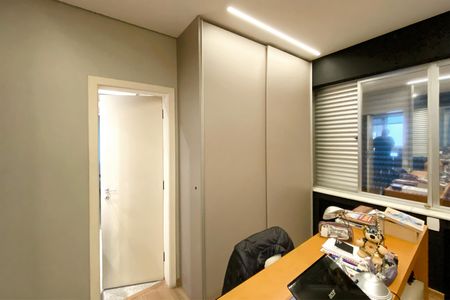 Apartamento à venda com 160m², 4 quartos e 2 vagasQuarto 4