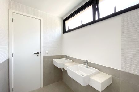 Apartamento à venda com 120m², 2 quartos e 3 vagasBanheiro da Suíte 1