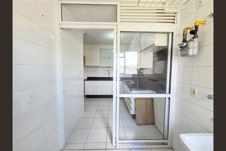 Apartamento à venda com 76m², 3 quartos e 1 vagaÁrea de Serviço