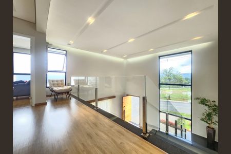 Corredor de casa de condomínio à venda com 4 quartos, 300m² em Casa Branca, Brumadinho