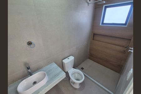 Casa de condomínio à venda com 220m², 4 quartos e 4 vagasBanheiro suite 1