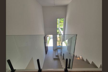 Casa de condomínio à venda com 220m², 4 quartos e 4 vagasHall