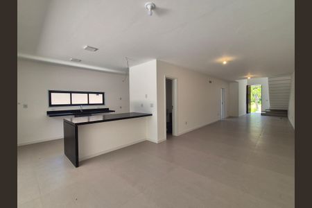 Casa de condomínio à venda com 220m², 4 quartos e 4 vagasSala 