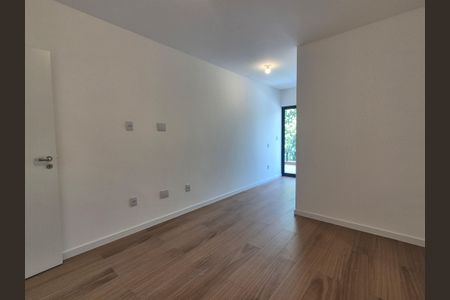 Casa de condomínio à venda com 220m², 4 quartos e 4 vagasSuíte 2