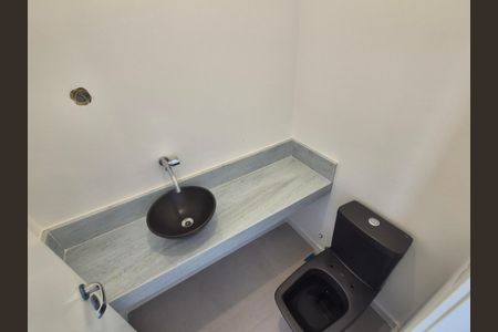 Casa de condomínio à venda com 220m², 4 quartos e 4 vagasLavabo 