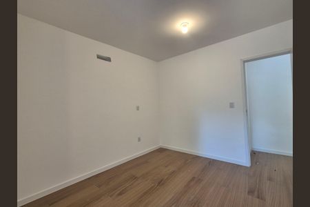 Casa de condomínio à venda com 220m², 4 quartos e 4 vagasSuíte 2