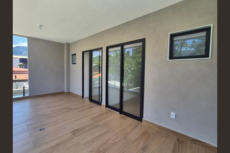 Casa de condomínio à venda com 220m², 4 quartos e 4 vagasVaranda suite 2 e 3