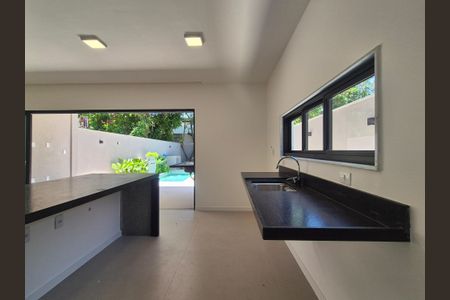 Casa de condomínio à venda com 220m², 4 quartos e 4 vagasCozinha 