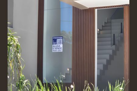 Casa de condomínio à venda com 220m², 4 quartos e 4 vagasPlaca 