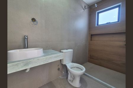 Casa de condomínio à venda com 220m², 4 quartos e 4 vagasBanheiro suite 1