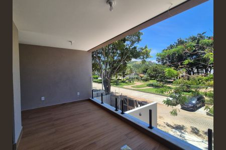 Casa de condomínio à venda com 220m², 4 quartos e 4 vagasVaranda 