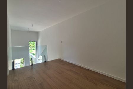 Casa de condomínio à venda com 220m², 4 quartos e 4 vagasHall
