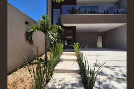 Casa de condomínio à venda com 220m², 4 quartos e 4 vagasEntrada 