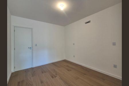 Casa de condomínio à venda com 220m², 4 quartos e 4 vagasSuíte 3