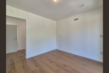 Casa de condomínio à venda com 220m², 4 quartos e 4 vagasSuíte 4