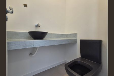 Casa de condomínio à venda com 220m², 4 quartos e 4 vagasLavabo 