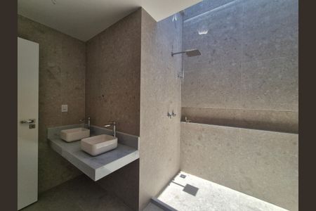 Casa de condomínio à venda com 220m², 4 quartos e 4 vagasBanheiro suite 4