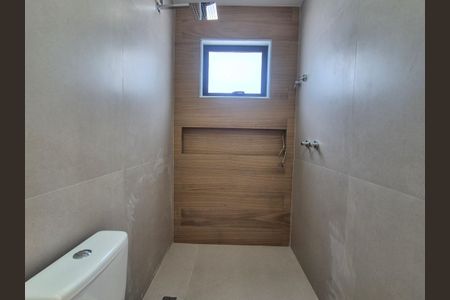 Casa de condomínio à venda com 220m², 4 quartos e 4 vagasBanheiro suite 1