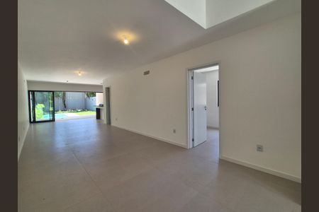 Sala  de casa de condomínio à venda com 4 quartos, 220m² em Vargem Grande, Rio de Janeiro