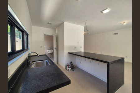 Casa de condomínio à venda com 220m², 4 quartos e 4 vagasCozinha 