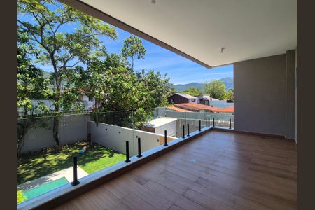 Casa de condomínio à venda com 220m², 4 quartos e 4 vagasVaranda suíte 2 e 3