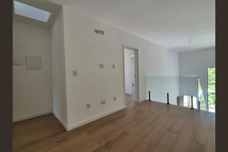 Casa de condomínio à venda com 220m², 4 quartos e 4 vagasHall