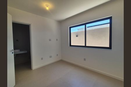 Casa de condomínio à venda com 220m², 4 quartos e 4 vagasSuíte 1