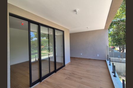 Casa de condomínio à venda com 220m², 4 quartos e 4 vagasVaranda 